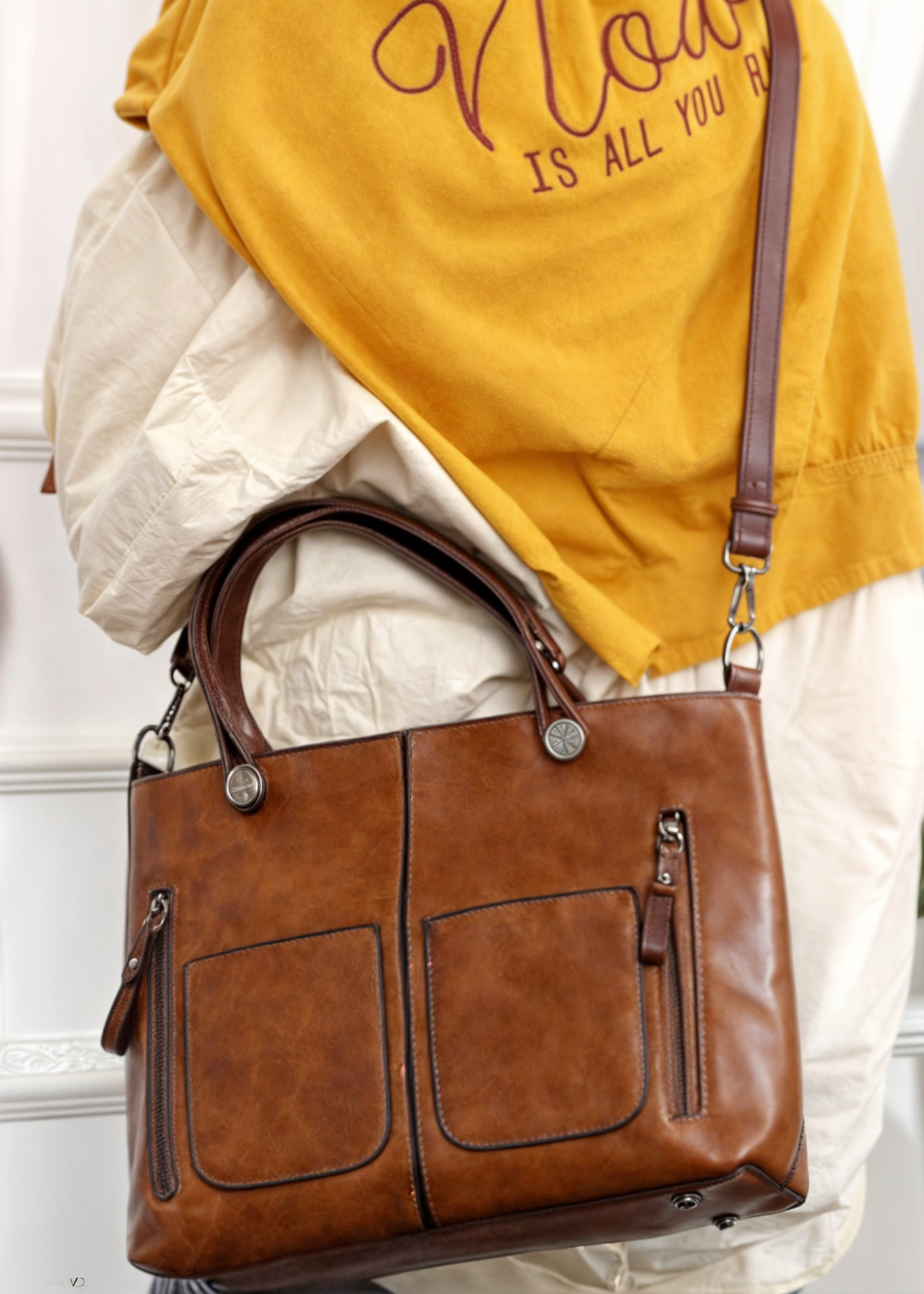 Alexa Signature Schultertasche