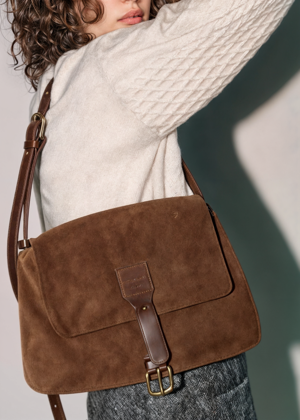 Ciel Wildleder Crossbody MM